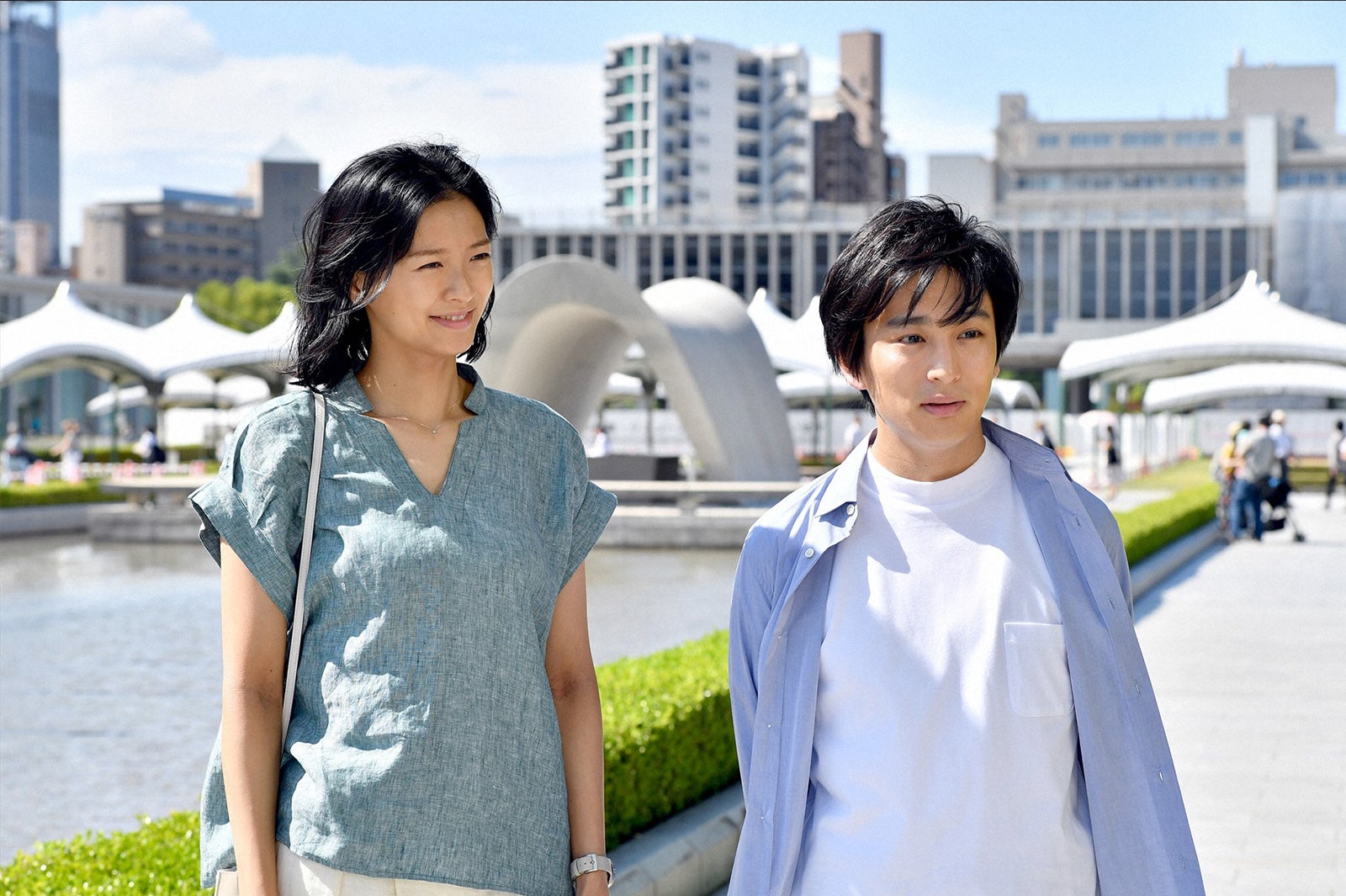 榮倉奈々、古舘佑太郎／「この世界の片隅に」第6話より（C）TBS