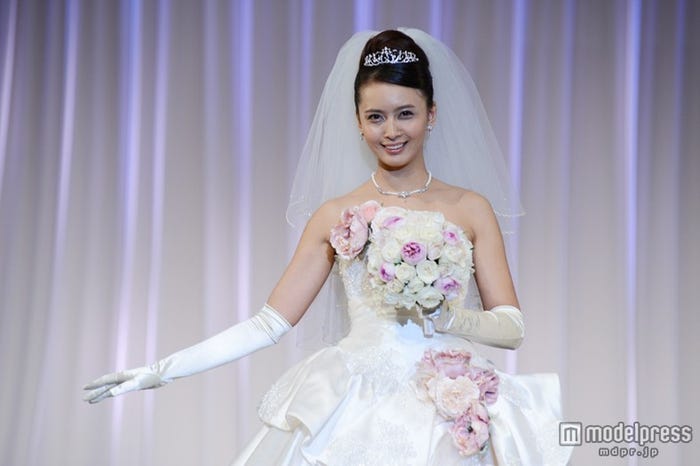 イベントで模擬挙式を挙げた加藤夏希