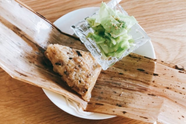 業務スーパーの豚ちまきと酢キャベツサラダ