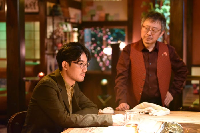 松田龍平・松尾貴史/「獣になれない私たち」第7話より(C)日本テレビ