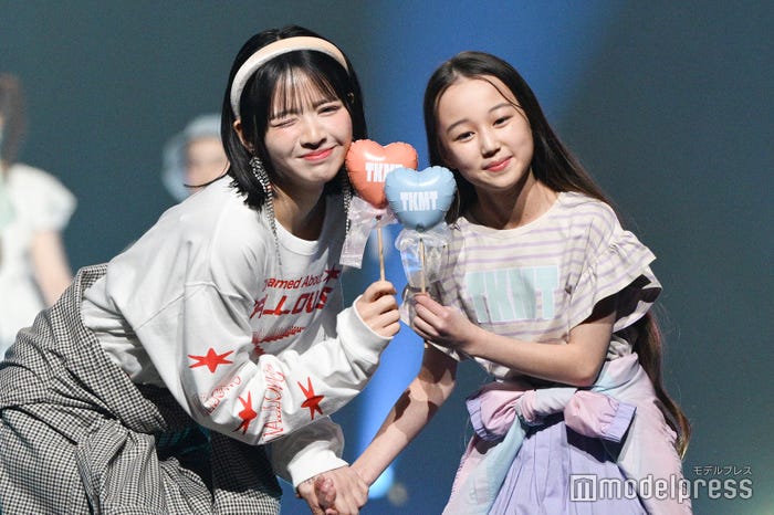 鎮西寿々歌、藤森緑桜(C)モデルプレス