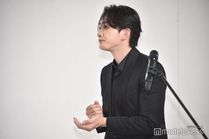 ずっと食べている高畑充希を再現する町田啓太その2(C)モデルプレス