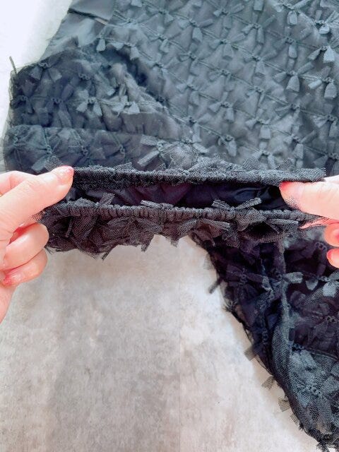 袖口に施された柔らかなゴム