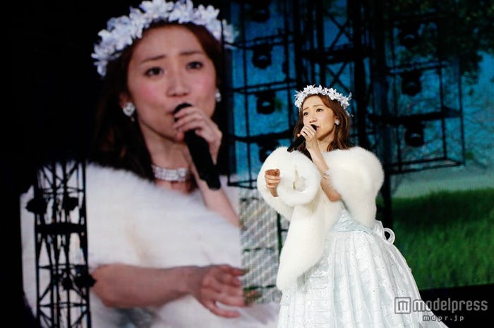 大島優子ソロ曲「泣きながら微笑んで」(C)AKS