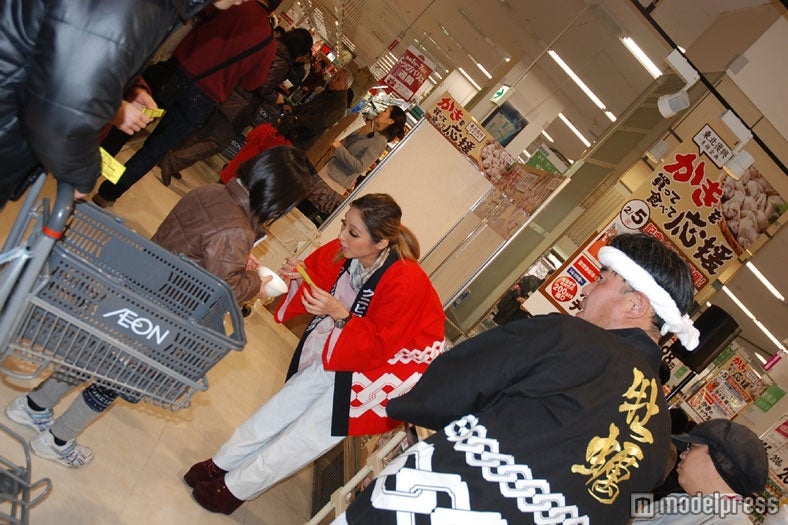 カキチャウダーを振る舞うLie