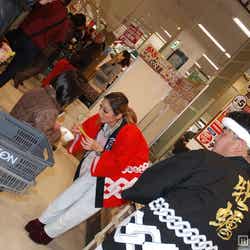 カキチャウダーを振る舞うLie