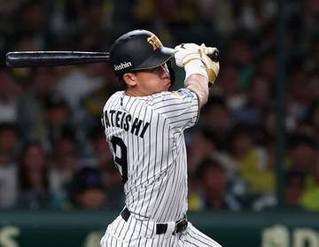 阪神ドラフト1位の立石が聖地初安打 7点ビハインドの虎に希望の光 打球速度167.4キロの弾丸ライナーで中前打 坂本の2点打など一挙4点の反撃呼び込む