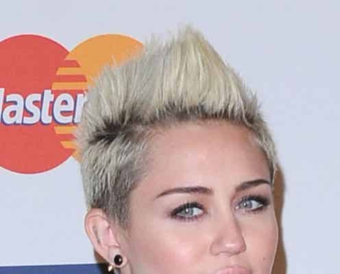 マイリー・サイラスの婚約者、12歳年上のあの人気女優と浮気!?