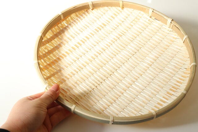 竹ざる 丸(約33cm) サイズ感 竹ざる 丸(約33cm) サイズ感