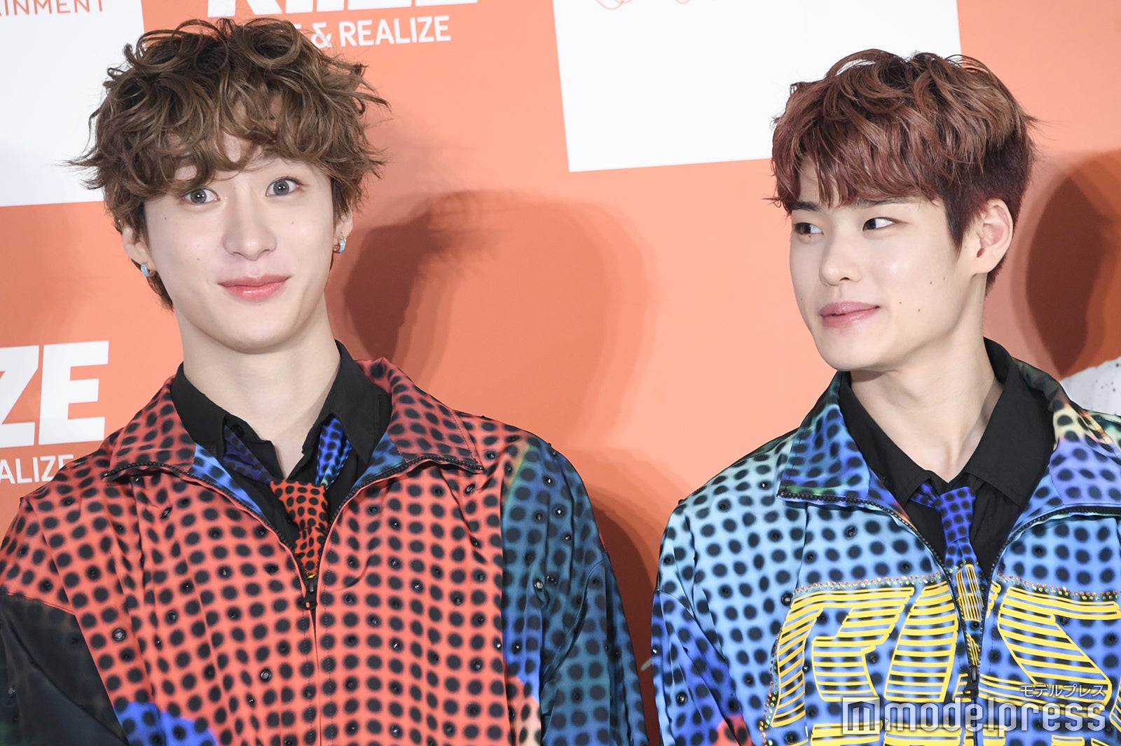 前日公演で泣いていたことを指摘されるアントン、アントンを見つめるソヒ（C）モデルプレス