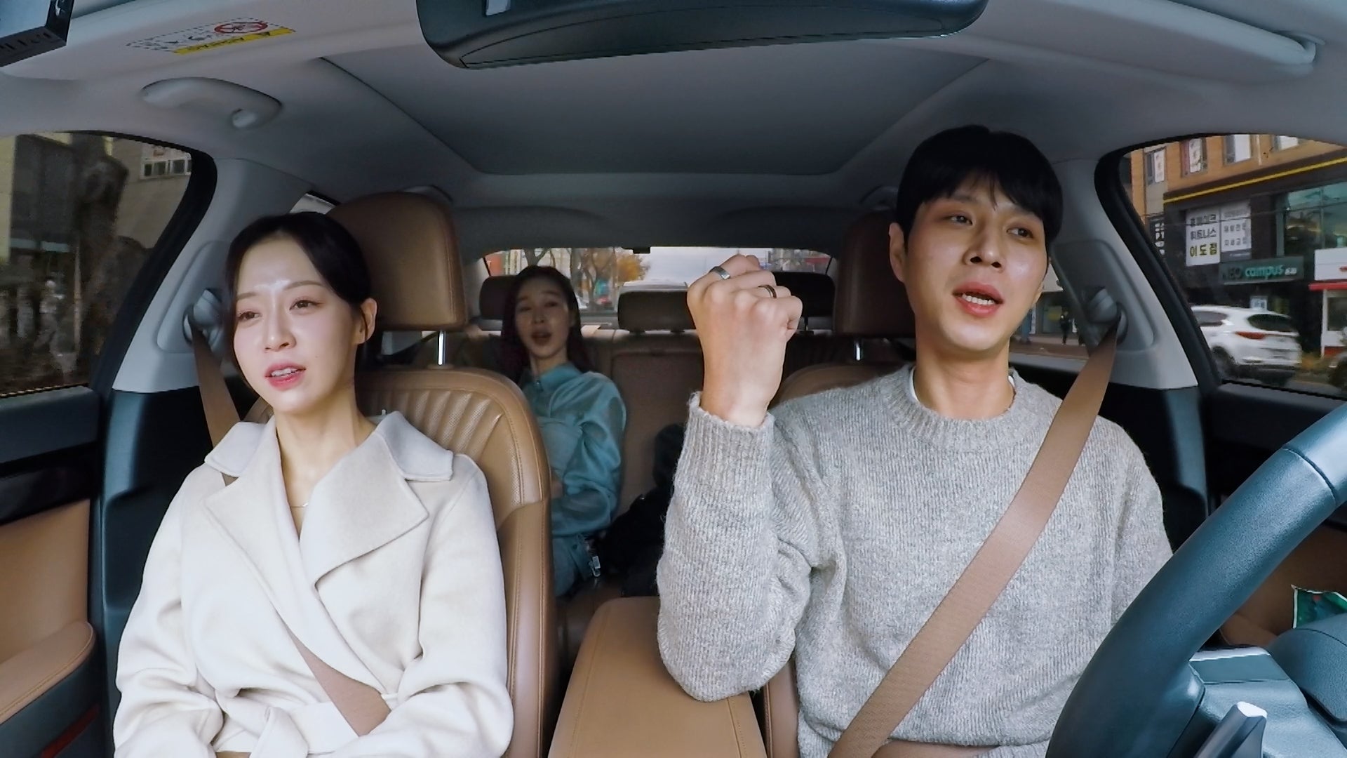 「乗り換え恋愛～新たな出会いの始まり～」場面写真（C）TVING Co.， Ltd， All Rights Reserved.