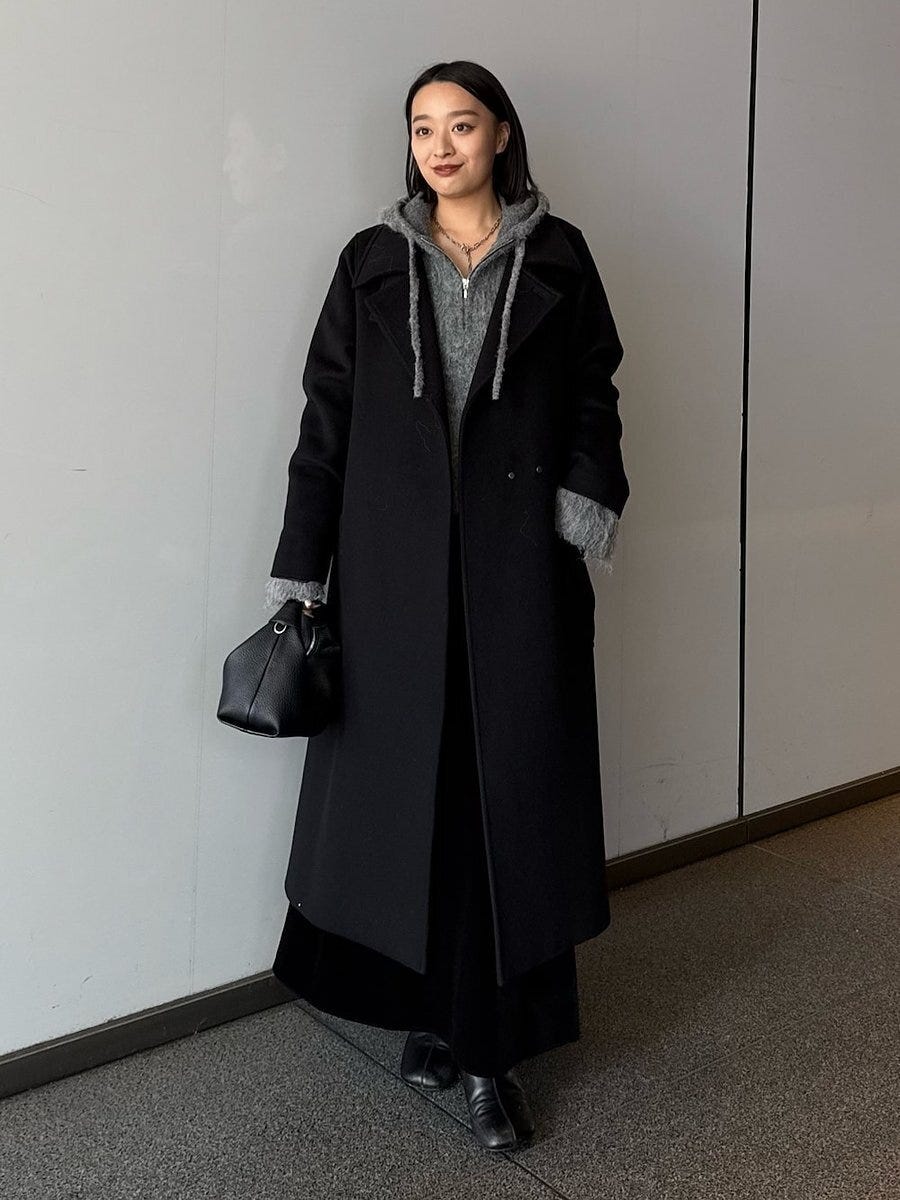 黒ロングコートコーデ3