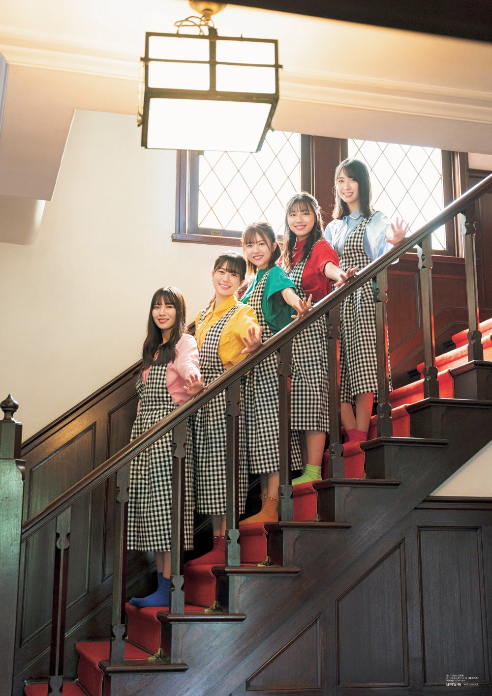 「B.L.T.」2021年12月号ローソンエンタテインメント購入特典両面ポスター：金村美玖＆河田陽菜＆丹生明里＆松田好花＆渡邉美穂（日向坂46）（提供写真）