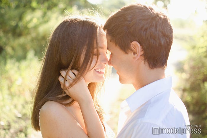 素敵な恋愛や人付き合いのために過干渉な親から離れるのも手(Photo by archikatia/Fotolia)