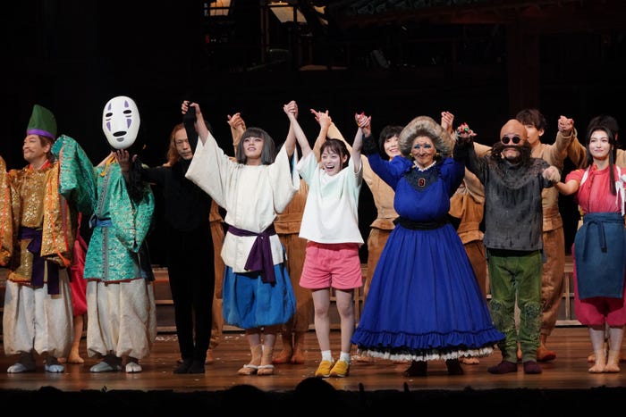 (中央)橋本環奈(提供写真)