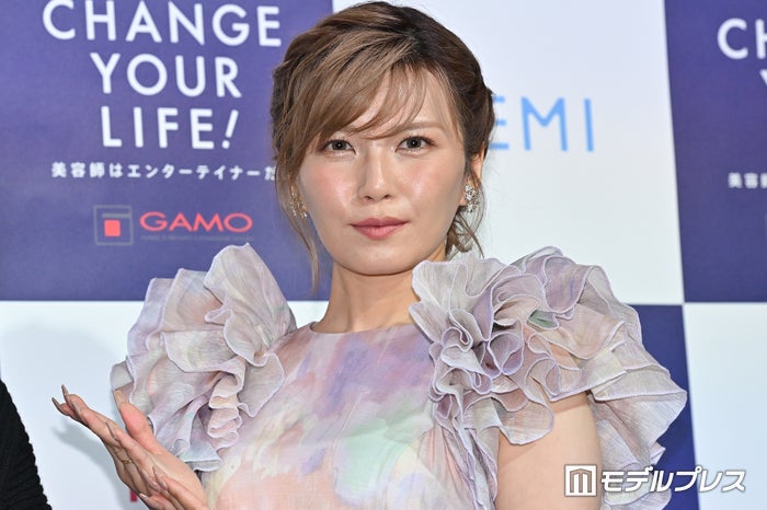 AAA宇野実彩子、左手薬指に指輪キラリ「眩しすぎ」「とても素敵」と注目集まる