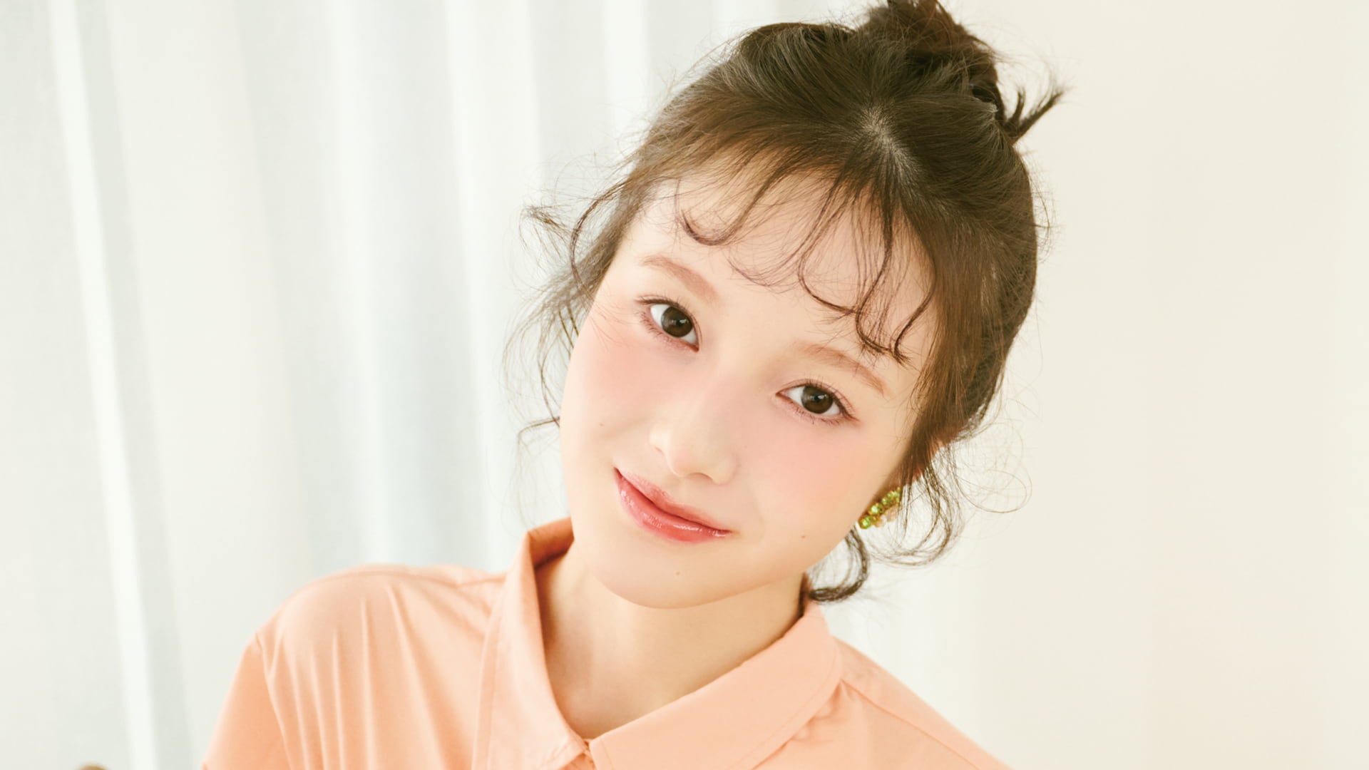 一目置かれる大人っぽさを狙える♡ しゃれみたっぷりな【くせ毛風おだんご】の作り方