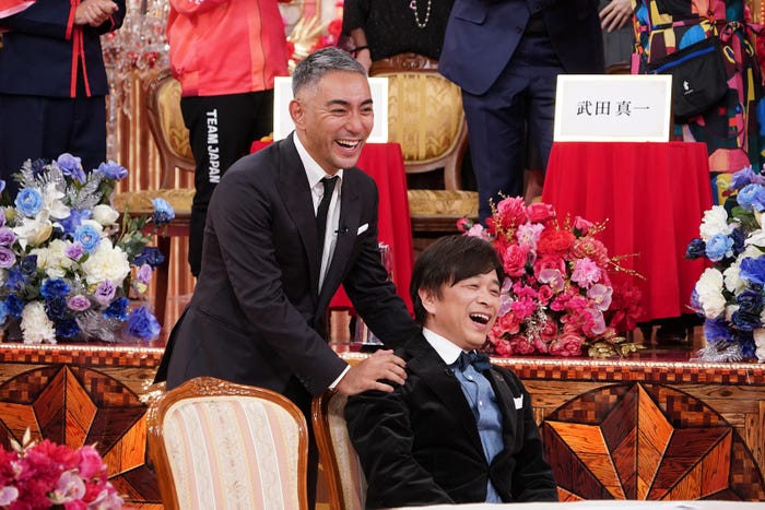 市川團十郎、武田真一(C)日本テレビ