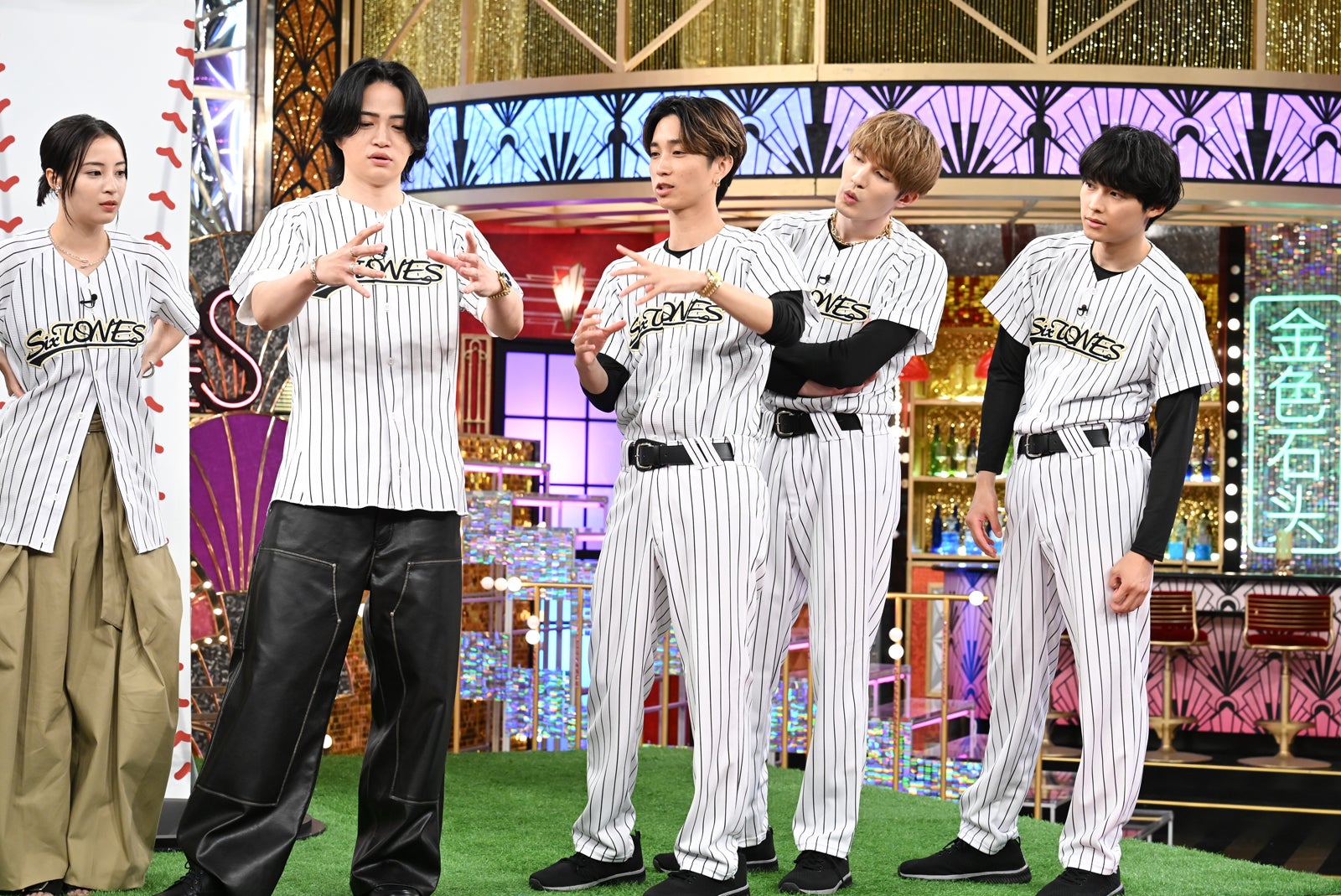 広瀬すず、菊池風磨、田中樹、ジェシー、松村北斗（C）日本テレビ