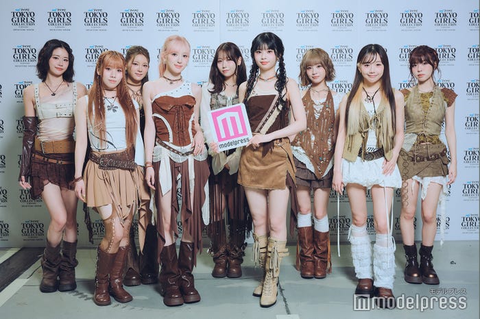 ME:I/(後列)KOKONA、MIU、MOMONA、SHIZUKU、TSUZUMI(前列)AYANE、SUZU、RINON、KEIKO(C)モデルプレス