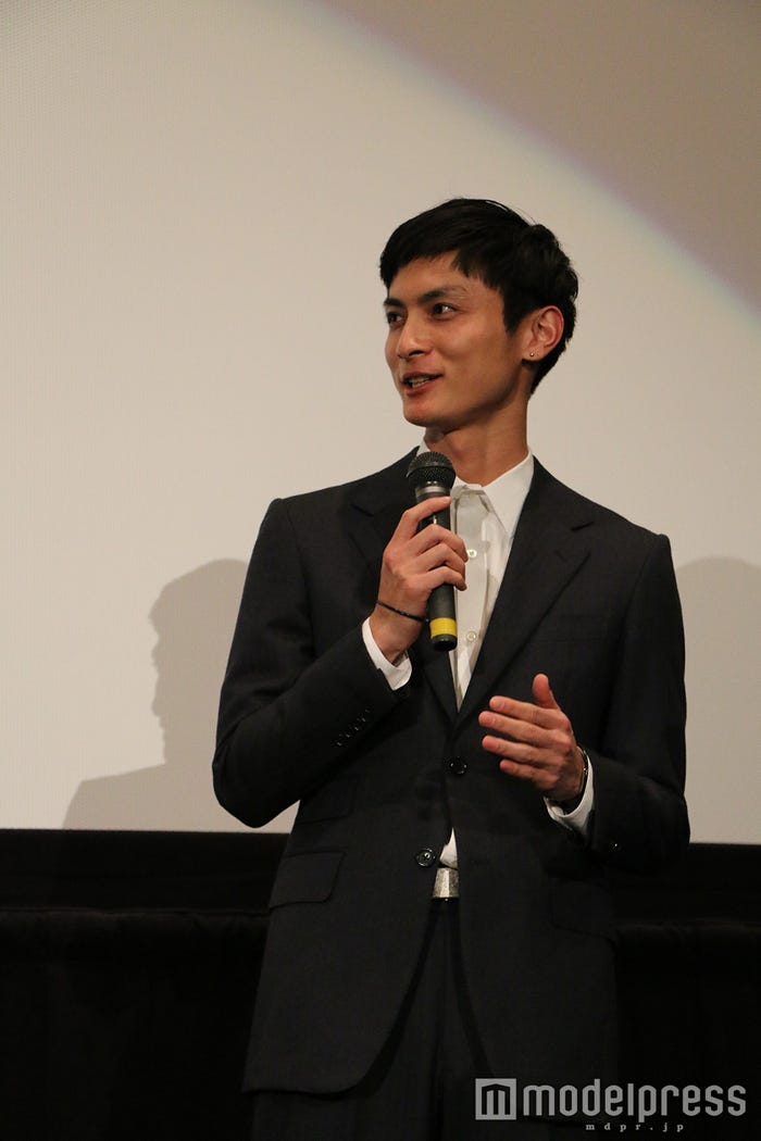 熊本出身・高良健吾、気丈に挨拶「舞台に立たないという選択はない」（C）2015『蜜のあわれ』製作委員会