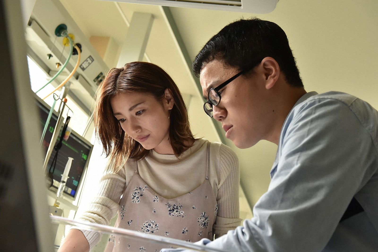 木下優樹菜、パーマ大佐／「コウノドリ」第4話より（画像提供：TBS）