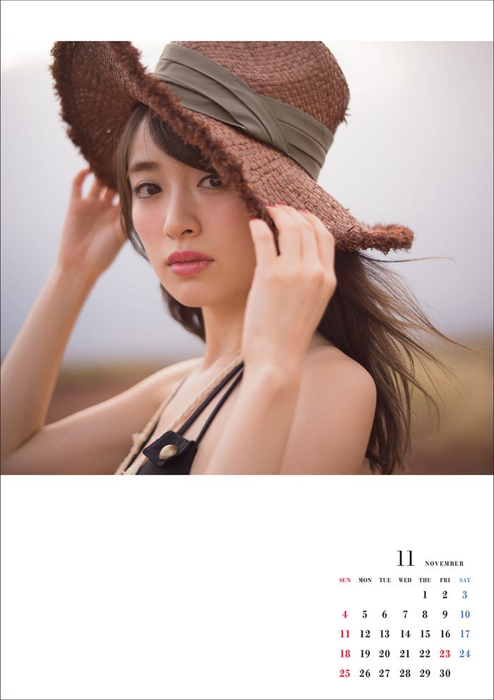 泉里香の初のオフィシャルカレンダー「泉里香 Official Calendar 2018」11月(画像提供:SDP)