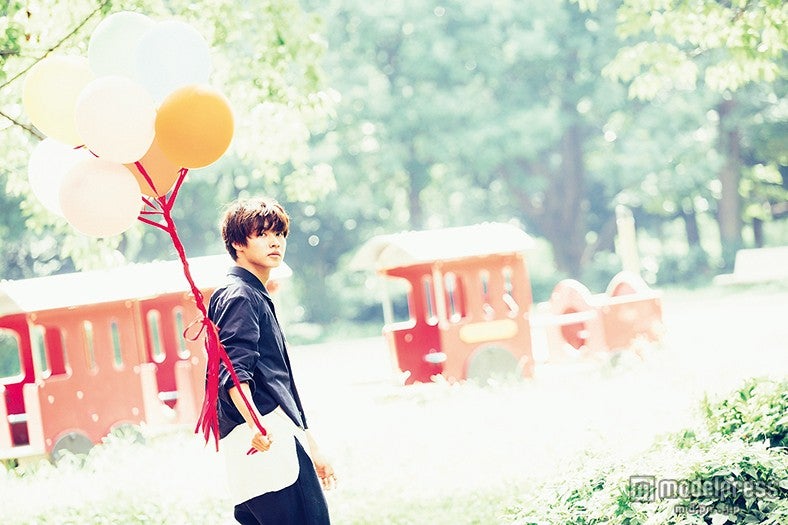 山崎賢人『Scene #20』収録カット（C）『Scene #20』／KADOKAWA