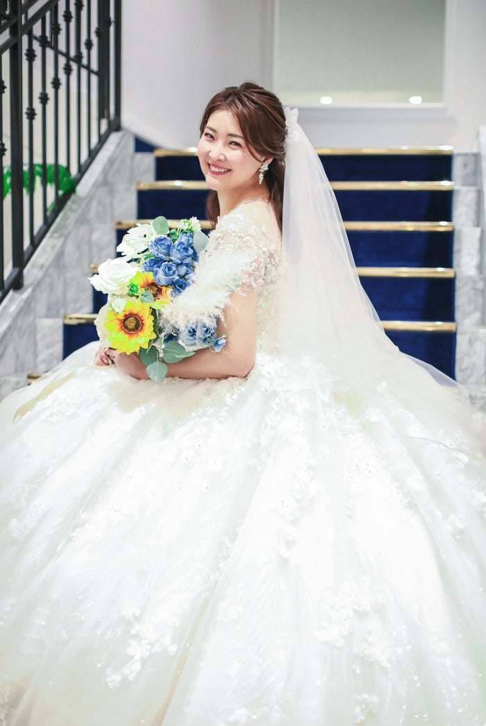 「バチェラー2」福良真莉果、結婚発表 夫とのキス寸前ショットも