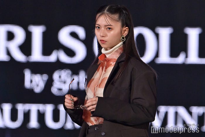 乃木坂46齋藤飛鳥 前髪アップ メガネ姿で小顔際立つ Tgc21a W モデルプレス 乃木坂46齋藤飛鳥 前髪アップ メガネ姿で小顔際立つ Tgc21a W モデルプレス