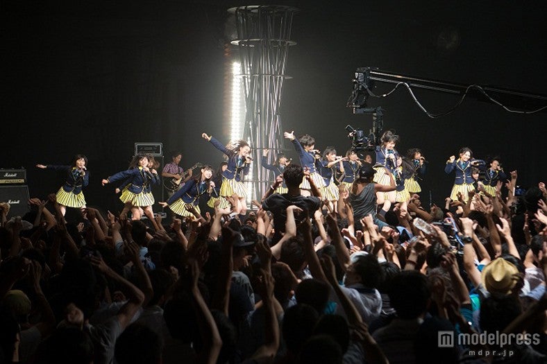 ライブハウスでミュージックビデオの撮影に挑んだHKT48（C）AKS