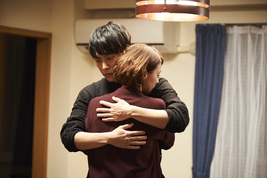 山下健二郎、浅見れいな／（C）エイベックス通信放送／フジテレビジョン