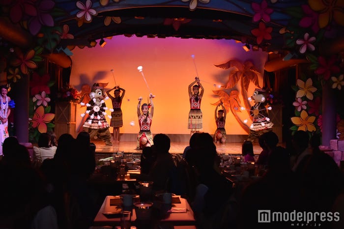 「ミッキーのレインボー・ルアウ」(C)モデルプレス