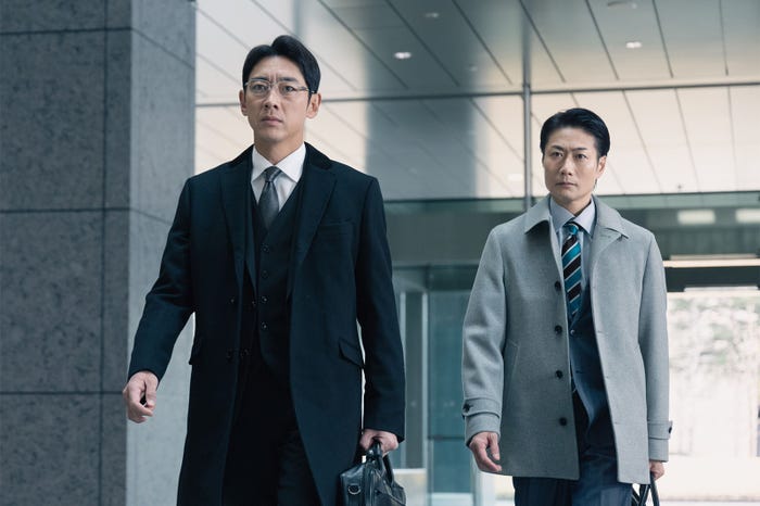 小泉孝太郎、戸次重幸「スタンドUPスタート」第9話より(C)フジテレビ