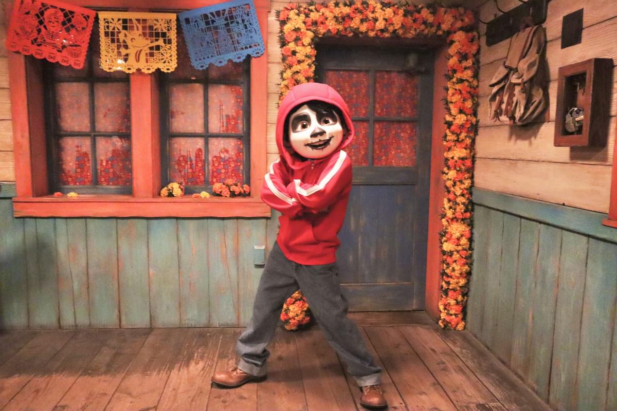 【東京ディズニーシー】『リメンバー・ミー』の世界が広がるハロウィーン！ミゲルにも会える