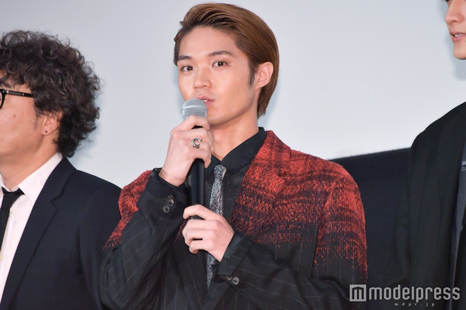 耳にふーふーされたと証言する磯村勇斗 （C）モデルプレス
