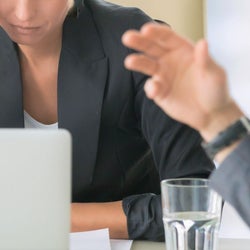 飲み会にばかり誘ってくるので… 女性が上司に逆らった理由とは