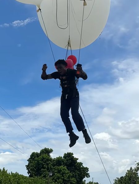 IShowSpeed「空に飛ぶぞ」6000万人達成の直後に風船破裂→落下流血