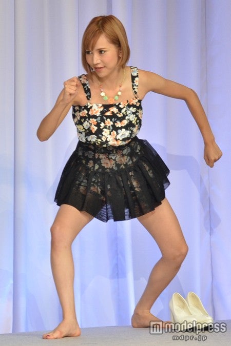 「ソフトバンクモバイル 新商品発表会」に出席した水沢アリー