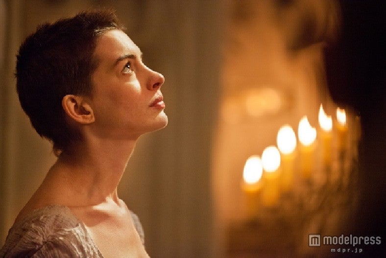 アン・ハサウェイ、第85回アカデミー助演女優賞に輝く