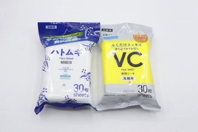 ダイソーの洗顔フェイスシート（30枚、ハトムギ）と洗顔フェイスシート（30枚、ビタミン）のパッケージ
