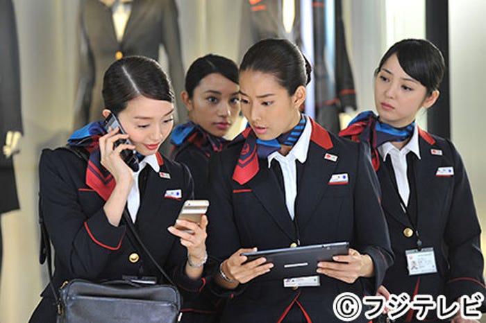 松島花、高橋メアリージュン、すみれ 、佐々木希(左から) 7月上旬放送のドラマ「キャビンアテンダント」(仮)/(C)フジテレビ