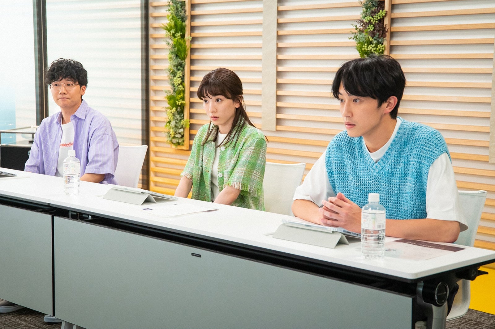 前原滉、永野芽郁、杉野遥亮／「ユニコーンに乗って」第1話より（C）TBS／撮影：加藤春日