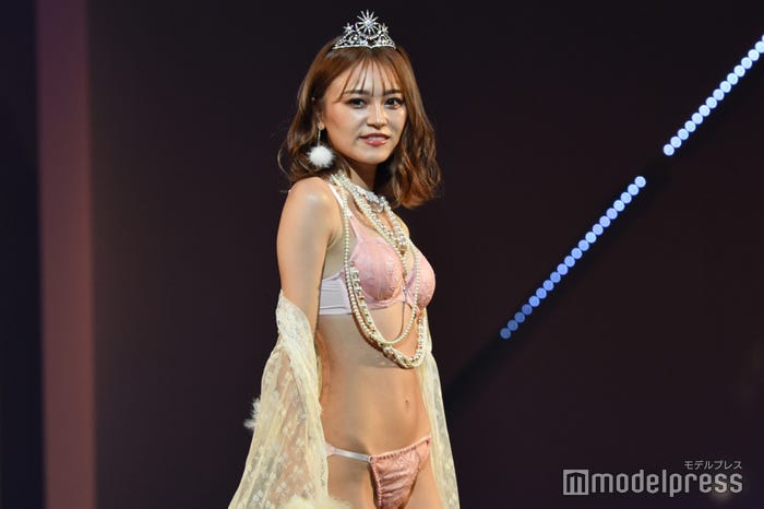 土屋怜菜(れいぽよ)(C)モデルプレス