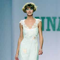 1996年、アナ・スイのショーに出演した際のリンダ。Newscom／Zeta Image【モデルプレス】