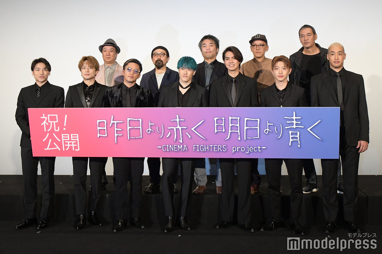 （後列左より）久保茂昭監督、山下敦弘監督、森義隆監督、真利子哲也監督、SABU監督（前列左より）小森隼、白濱亜嵐、数原龍友、中務裕太、片寄涼太、佐野玲於、関口メンディー （C）モデルプレス