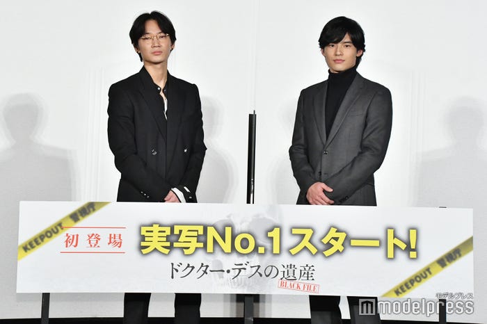 綾野剛、岡田健史 (C)モデルプレス