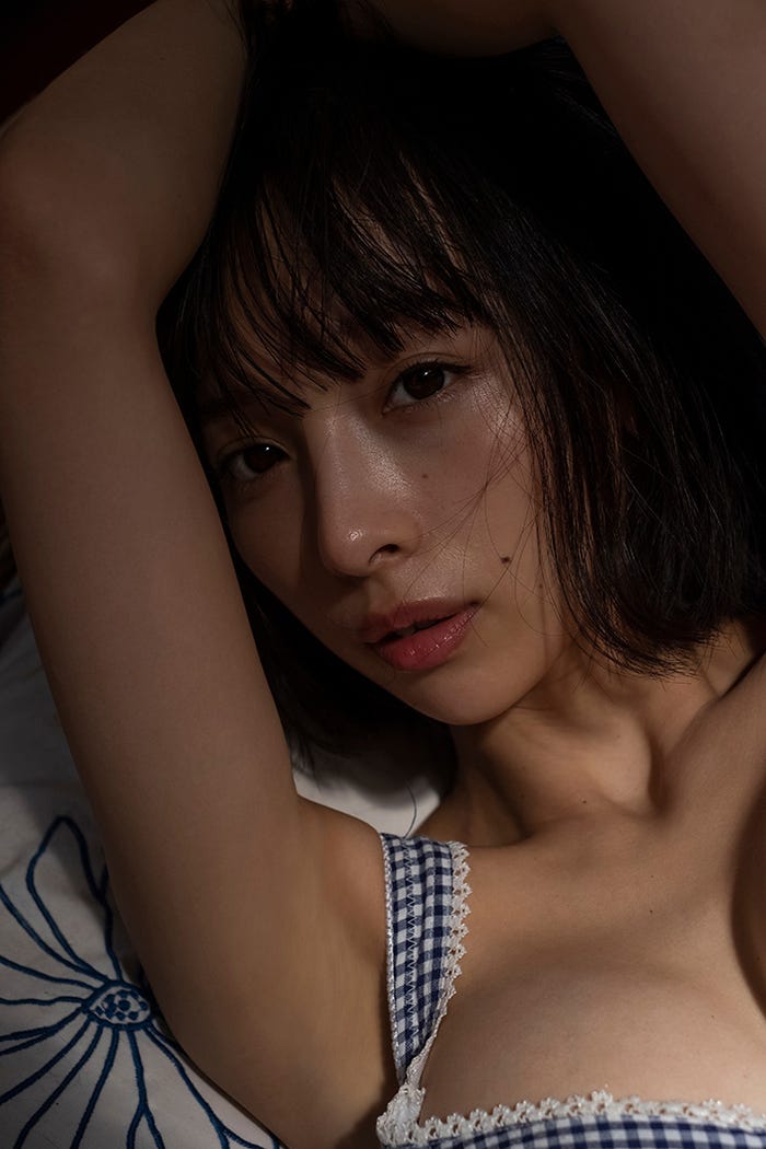 華村あすか 写真集「真価論」/撮影:沢渡朔(画像提供:講談社)