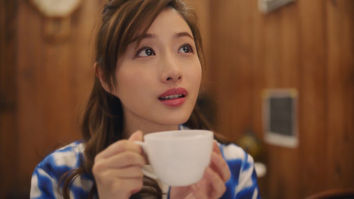 石原さとみ/新CM「北千住_明日へのチャージ」篇より(提供写真)