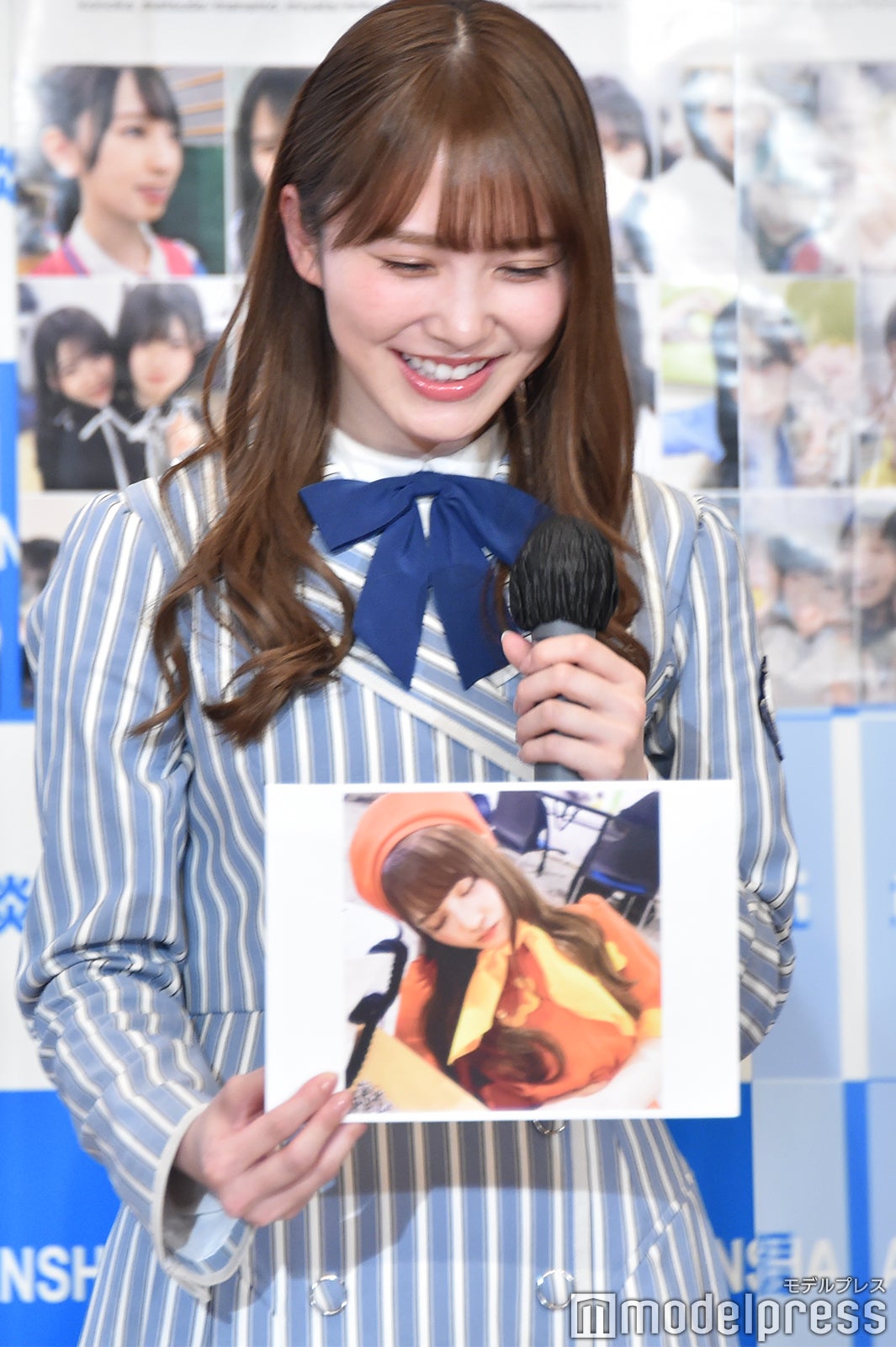 照れる加藤史帆（C）モデルプレス